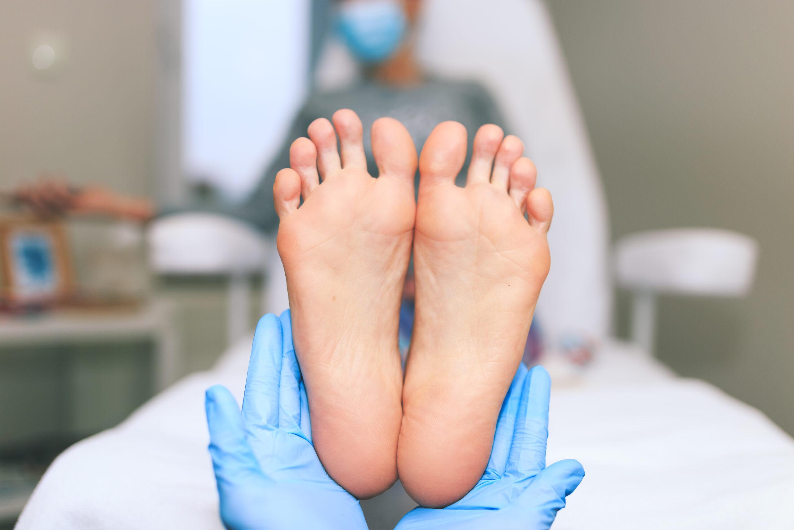 Egzostoza paliczka dalszego palucha – kiedy łagodna narośl staje się problemem?