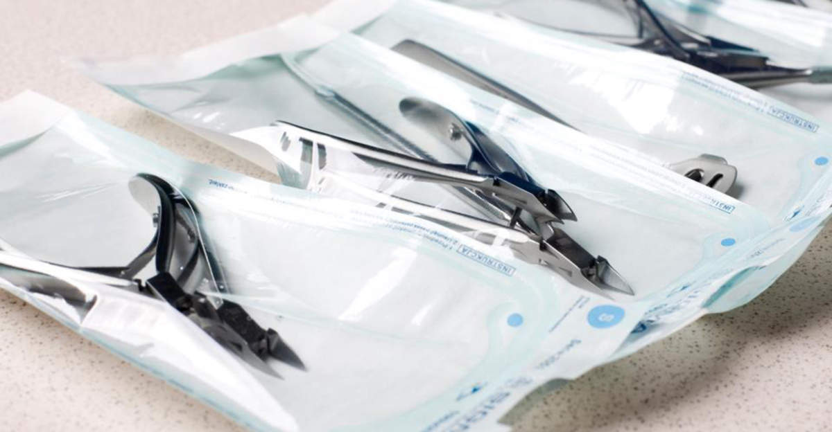 Sterylizacja Narzędzi: Twoje Bezpieczeństwo w Gabinecie Podologicznym.